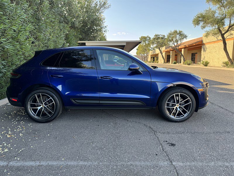 Used 2025 Porsche Macan w/ Premium Package Plus AWD/4WD image 9