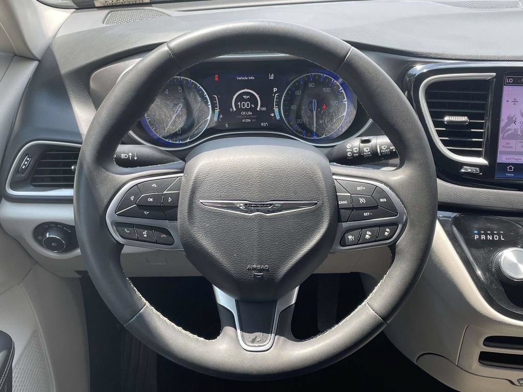 Certified 2023 Chrysler Pacifica Touring-L FWD image 23