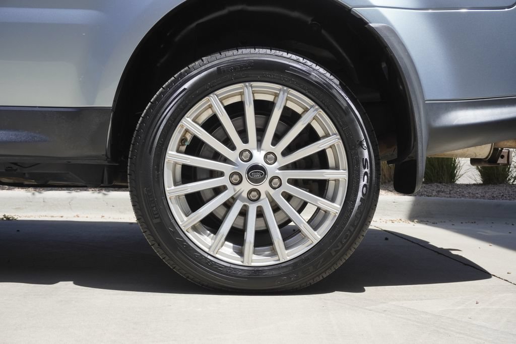 Used 2013 Land Rover Range Rover Sport HSE AWD/4WD image 35