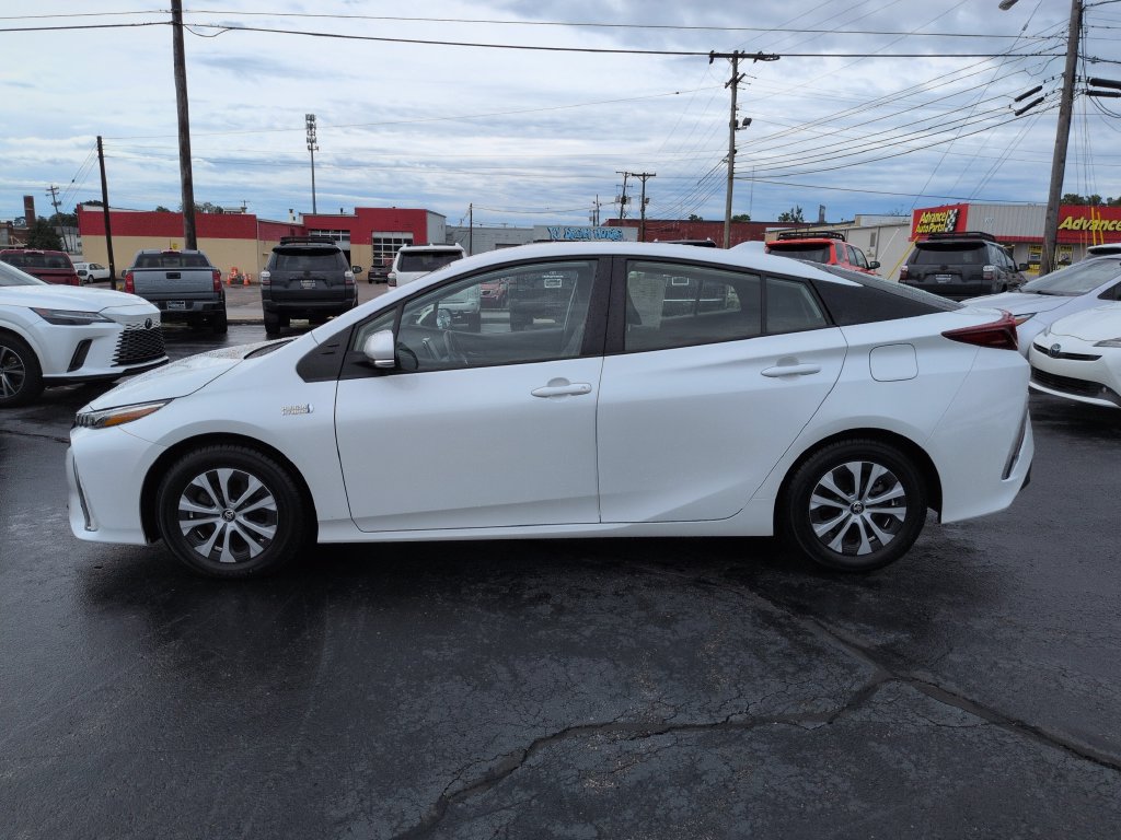 Certified 2022 Toyota Prius Prime XLE FWD image 2