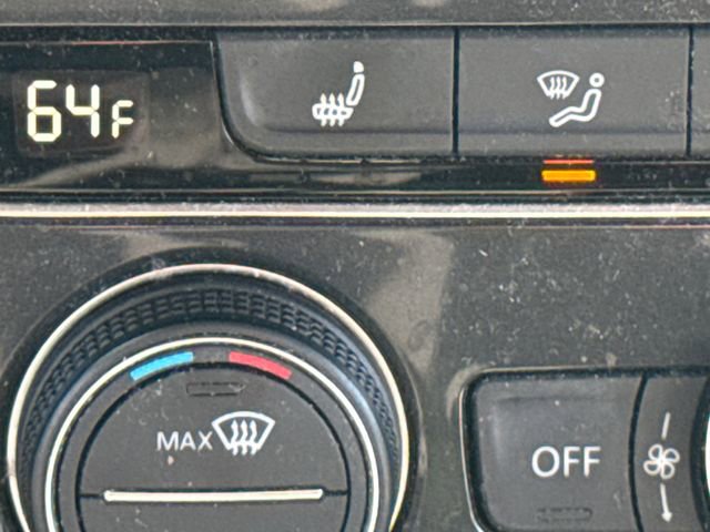 Used 2021 Volkswagen Tiguan SE image 32