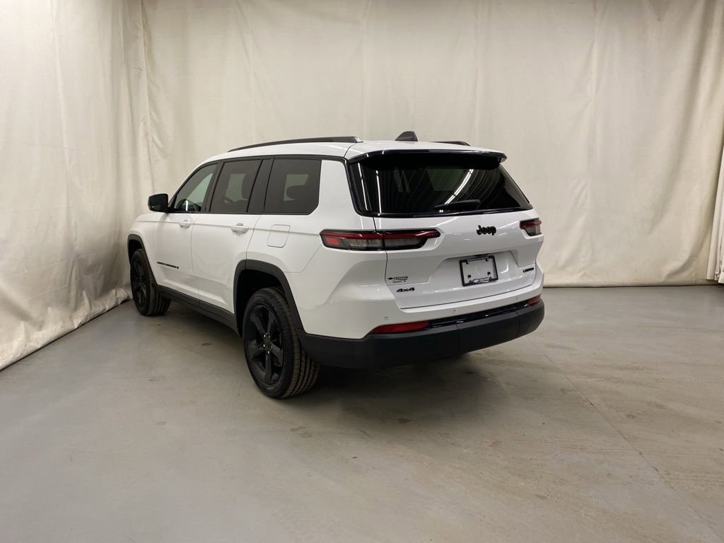 Used 2024 Jeep Grand Cherokee L Limited w/ Black Appearance Package image 5