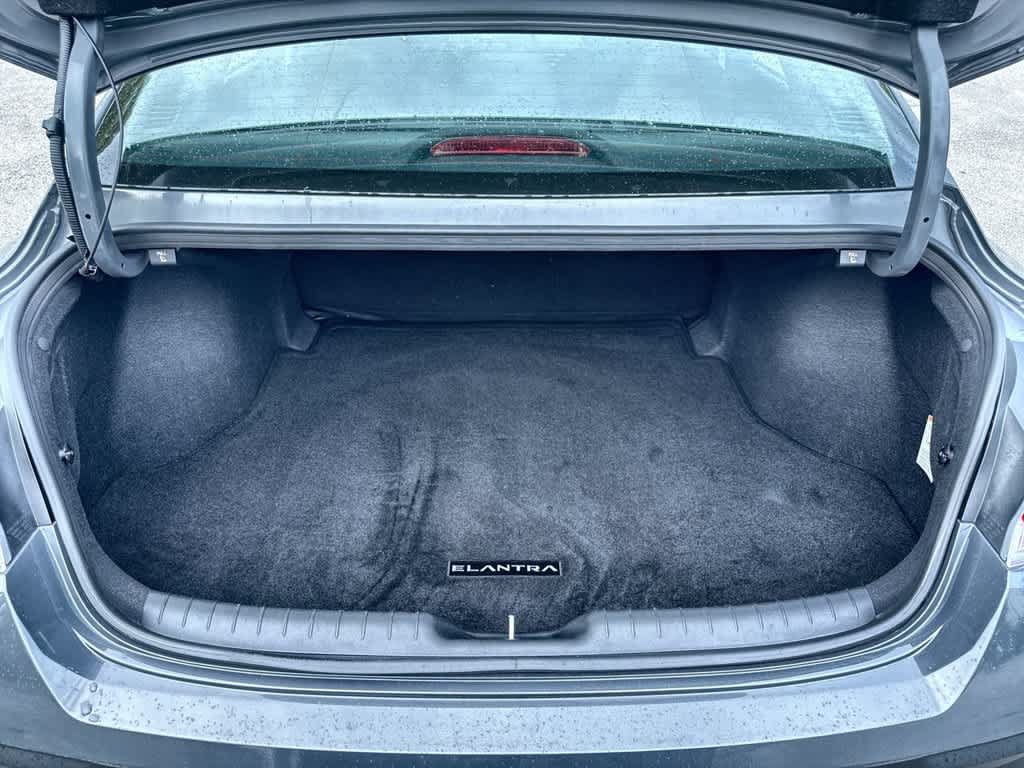 Used 2025 Hyundai Elantra SE FWD image 25