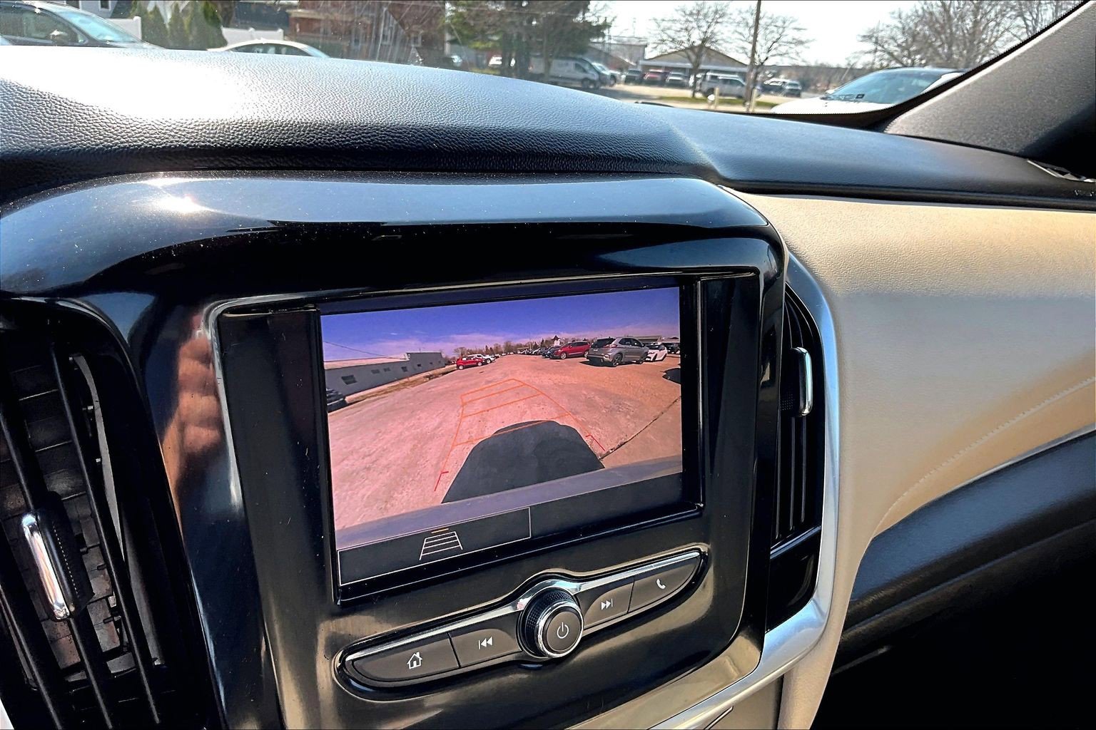 Used 2022 Chevrolet Traverse LS FWD image 29
