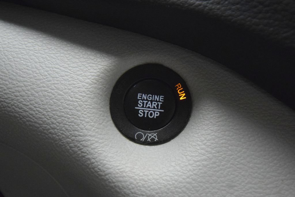 Used 2019 Jeep Cherokee Limited AWD/4WD image 36