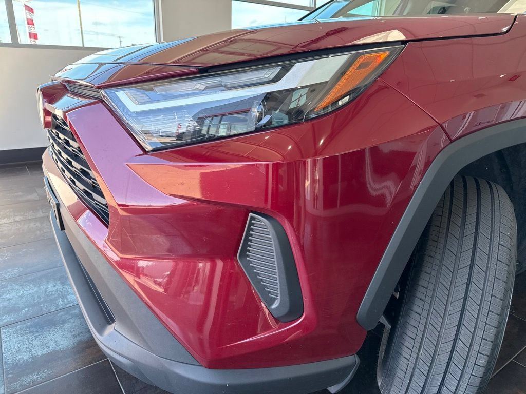 Used 2025 Toyota RAV4 LE AWD/4WD image 3