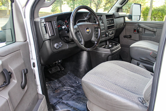 Used 2020 Chevrolet Express 3500 w/ Driver Convenience Package RWD image 17