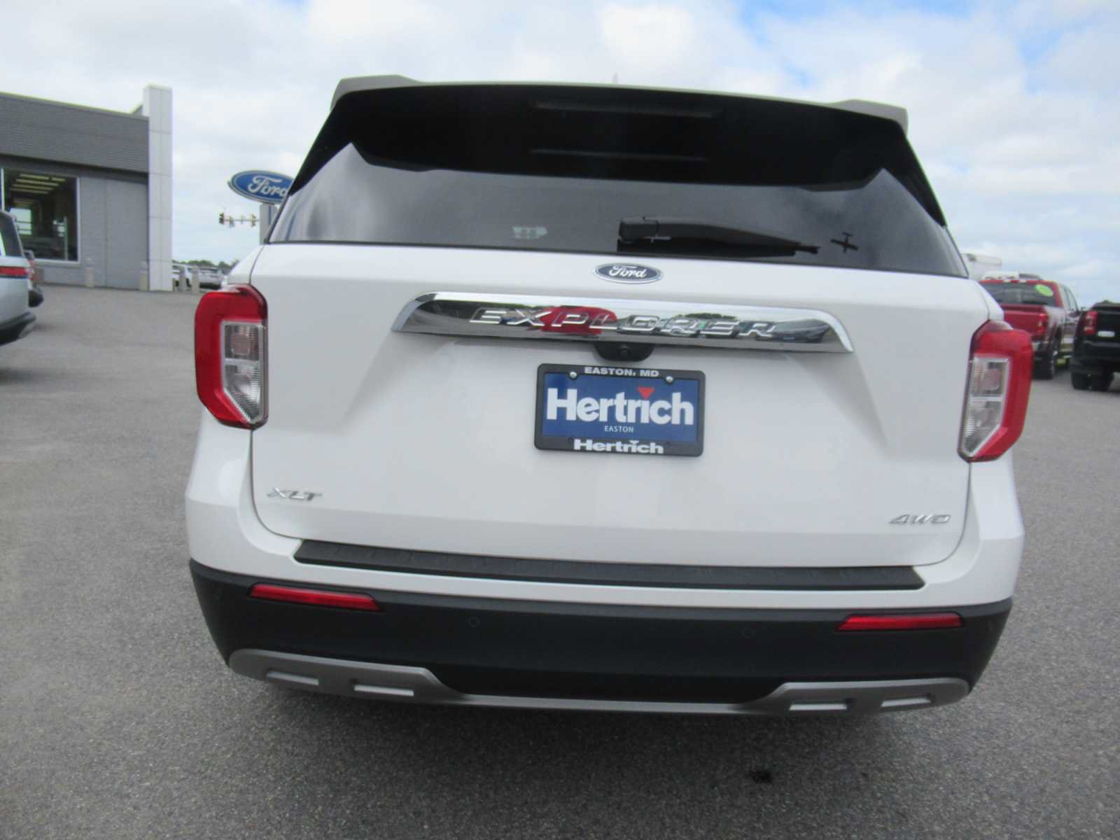 Used 2023 Ford Explorer XLT w/ Equipment Group 202A AWD/4WD image 6