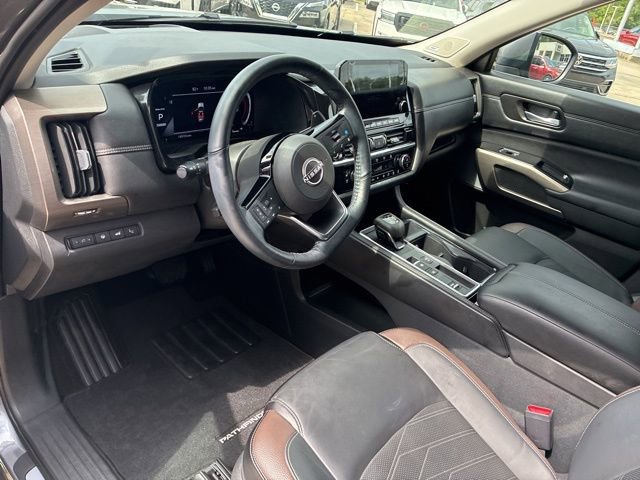 Used 2024 Nissan Pathfinder Platinum FWD image 18