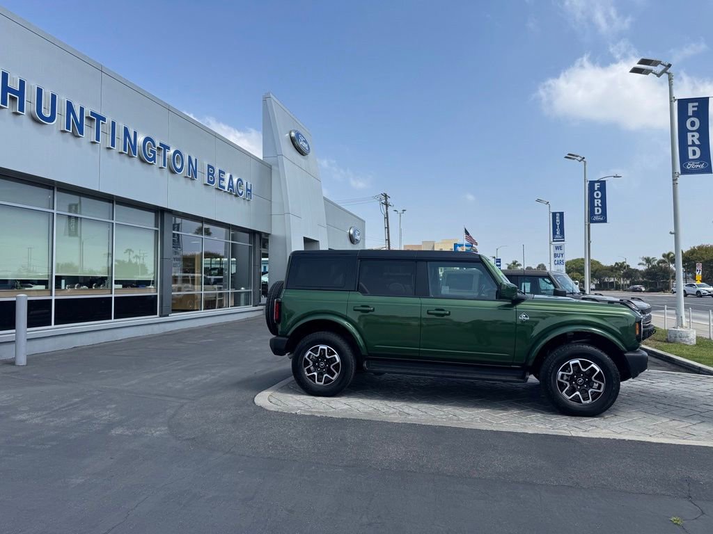 Used 2025 Ford Bronco Outer Banks AWD/4WD image 3