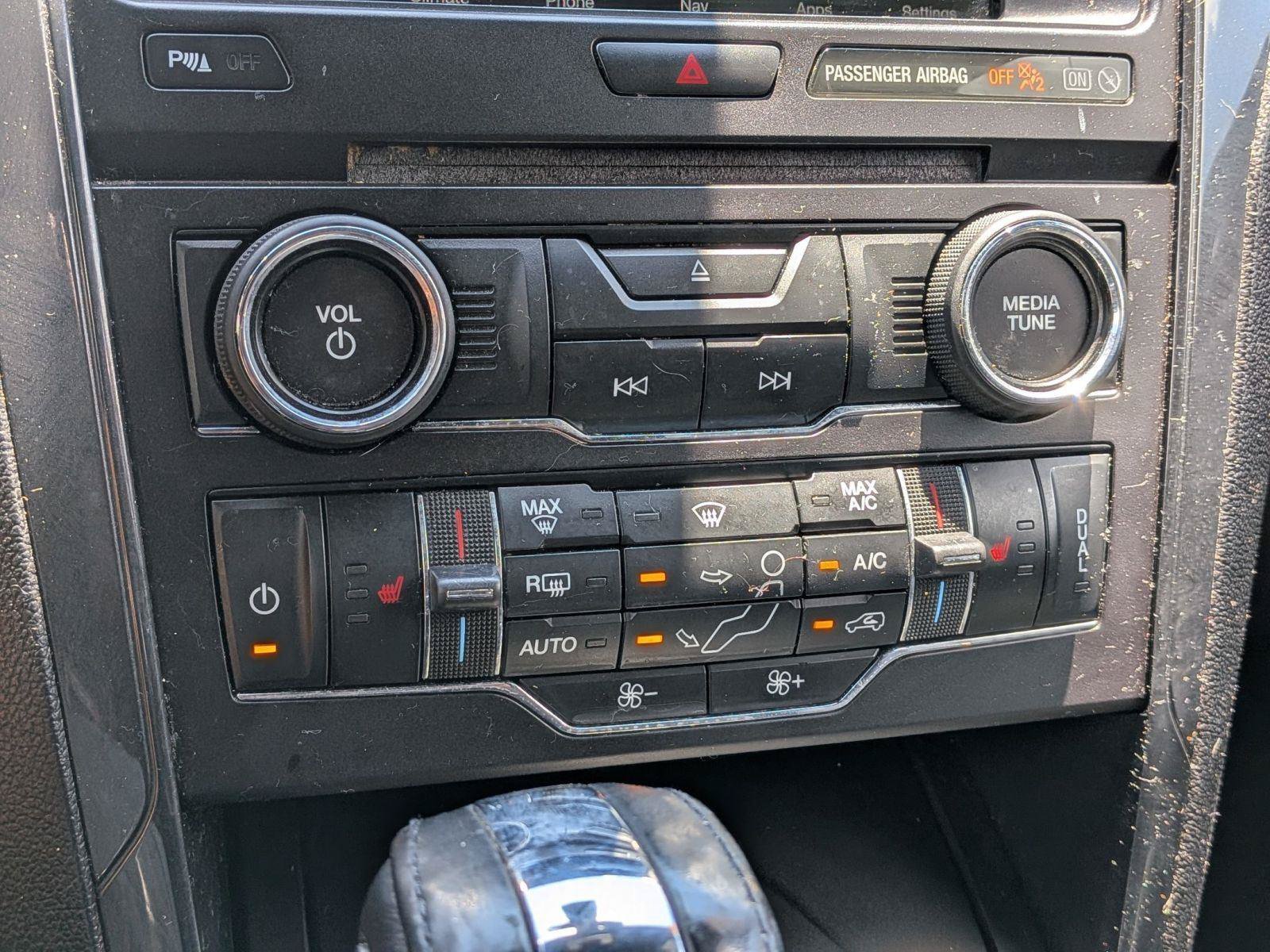 Used 2018 Ford Explorer XLT w/ Equipment Group 202A AWD/4WD image 12