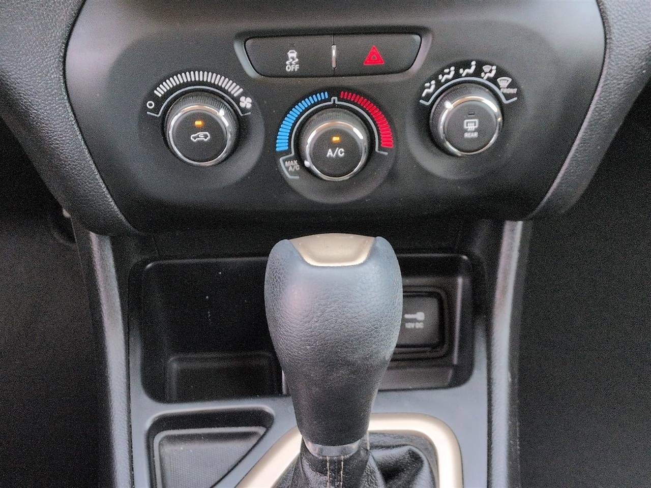 Used 2017 Jeep Cherokee Sport FWD image 25