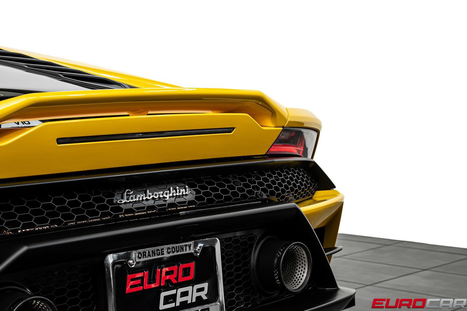 Used 2021 Lamborghini Huracan EVO RWD image 21