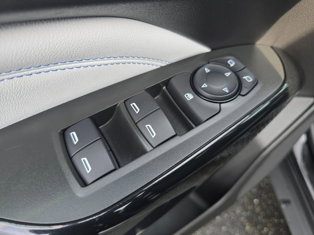 Certified 2025 Chevrolet Trax LT w/ LT Convenience Package FWD image 18