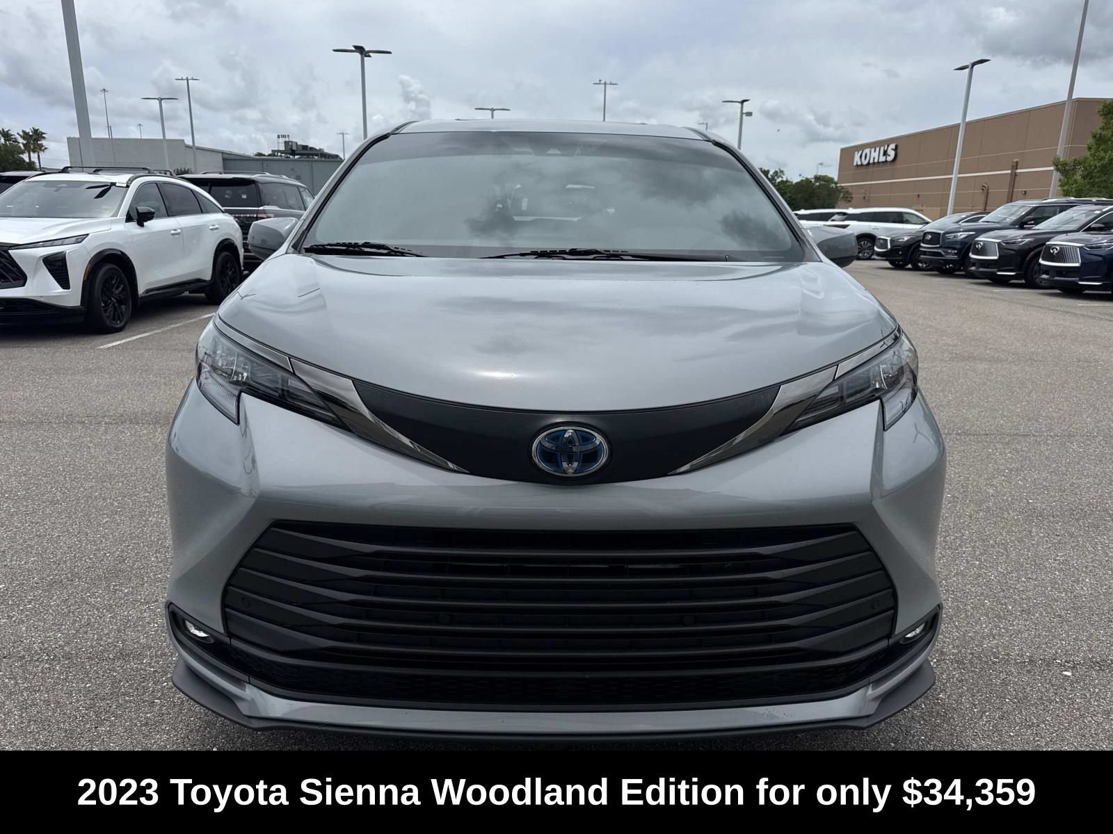 Used 2023 Toyota Sienna XLE Woodland Edition AWD/4WD image 2
