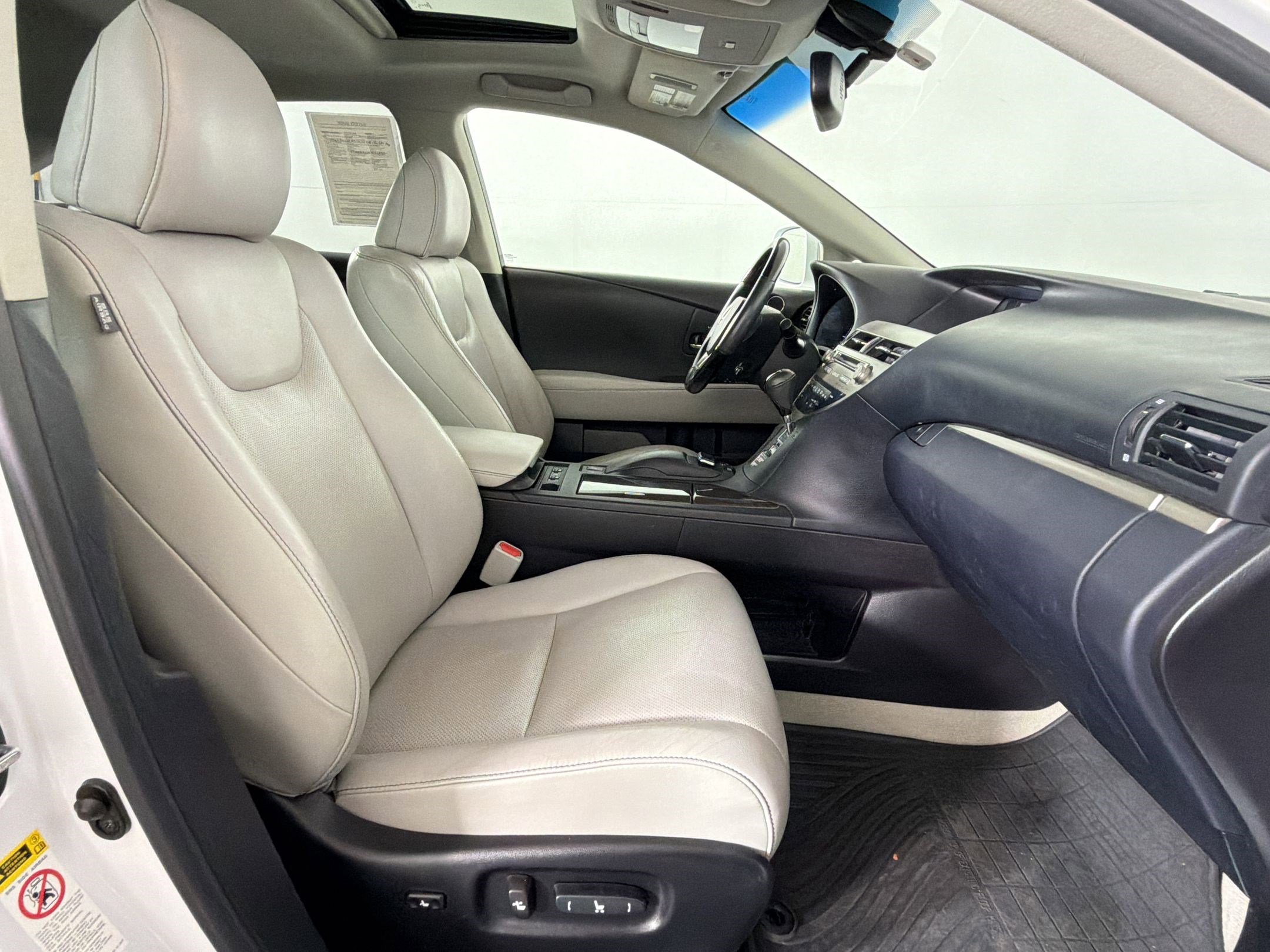Used 2015 Lexus RX 450h FWD image 31