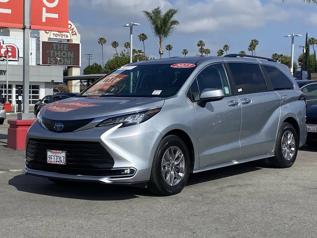 Certified 2023 Toyota Sienna XLE w/ XLE Plus Package FWD image 39