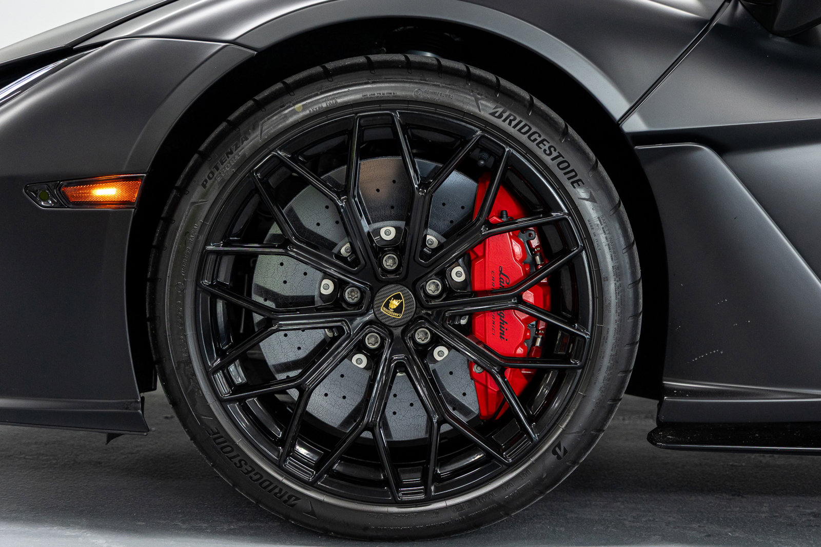 Used 2024 Lamborghini Revuelto image 25