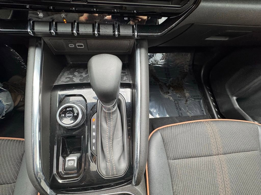 Used 2024 GMC Canyon AT4 w/ Technology Package image 28