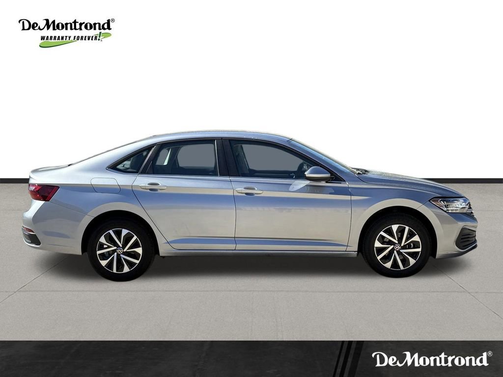 Used 2024 Volkswagen Jetta S image 4