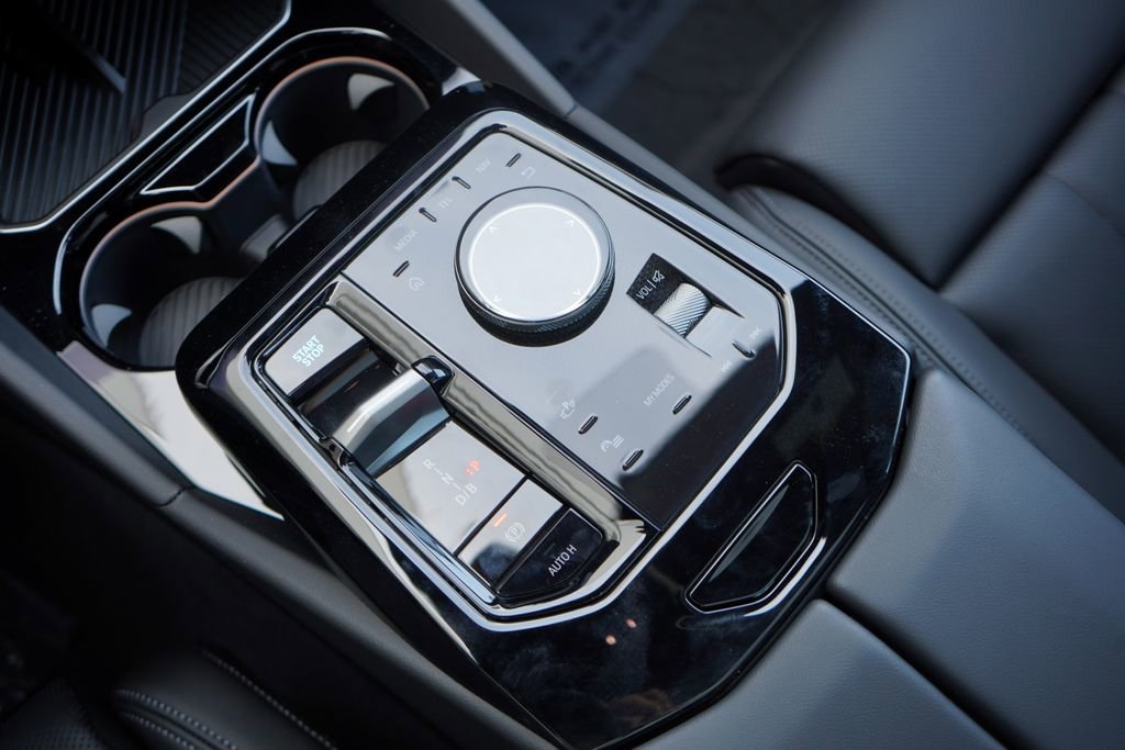 Used 2025 BMW i5 xDrive40 w/ Premium Package image 19