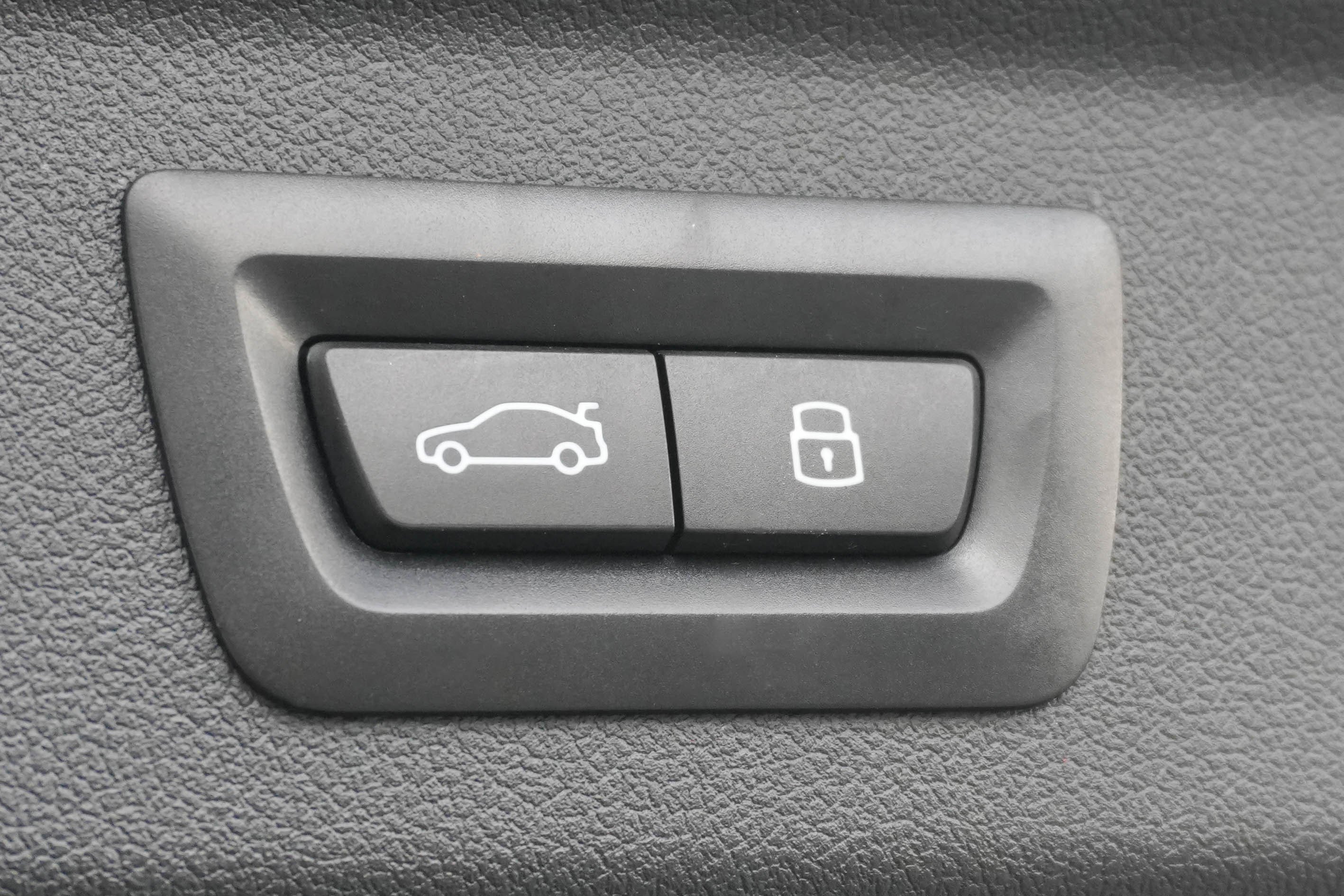 Certified 2025 BMW X2 xDrive28i image 36