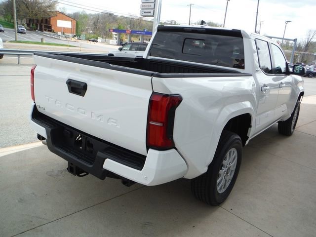 Used 2024 Toyota Tacoma SR5 AWD/4WD image 7