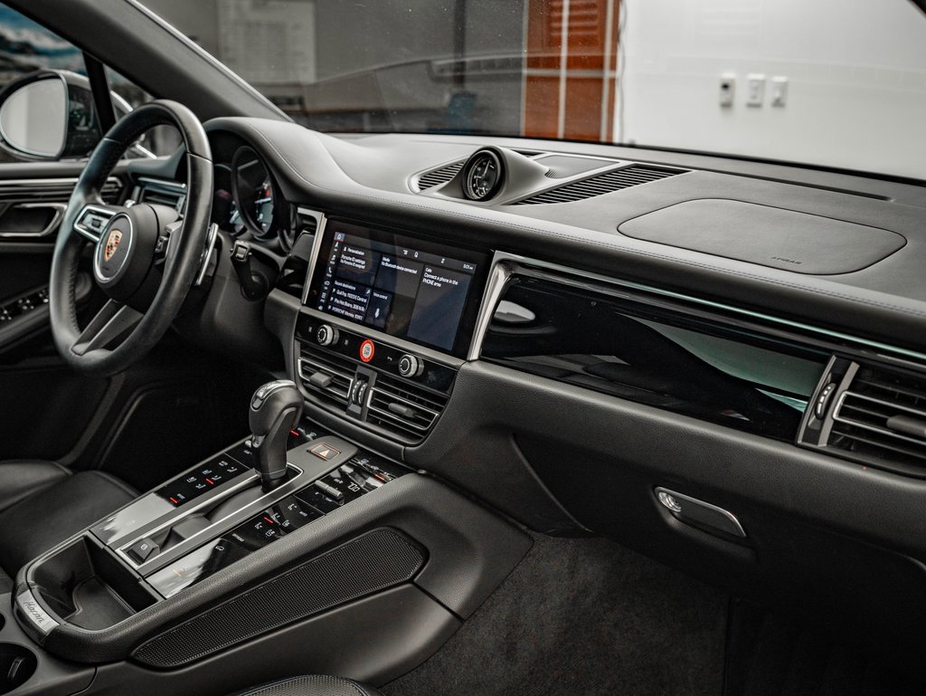 Certified 2024 Porsche Macan image 31