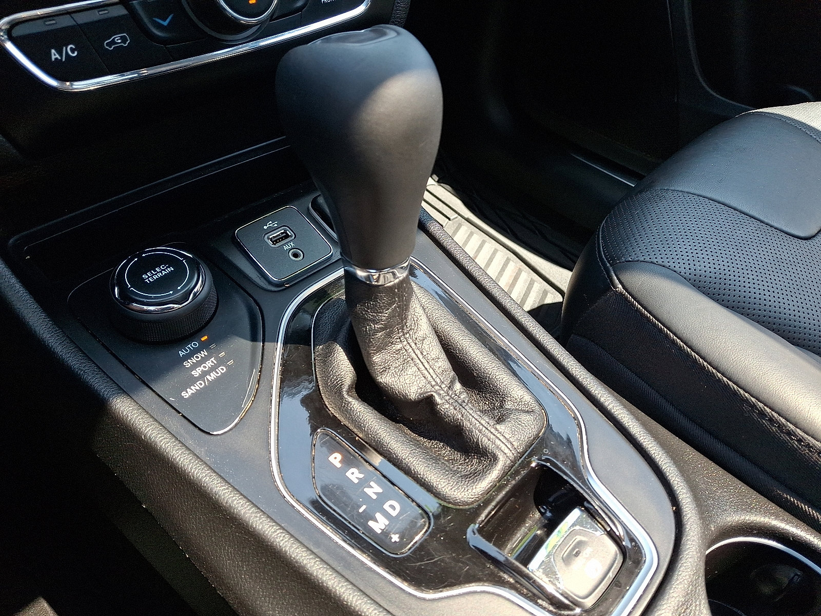 Used 2019 Jeep Cherokee Limited image 15