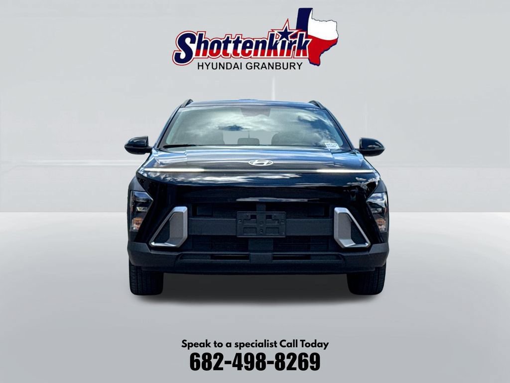 Used 2025 Hyundai Kona SEL FWD image 2