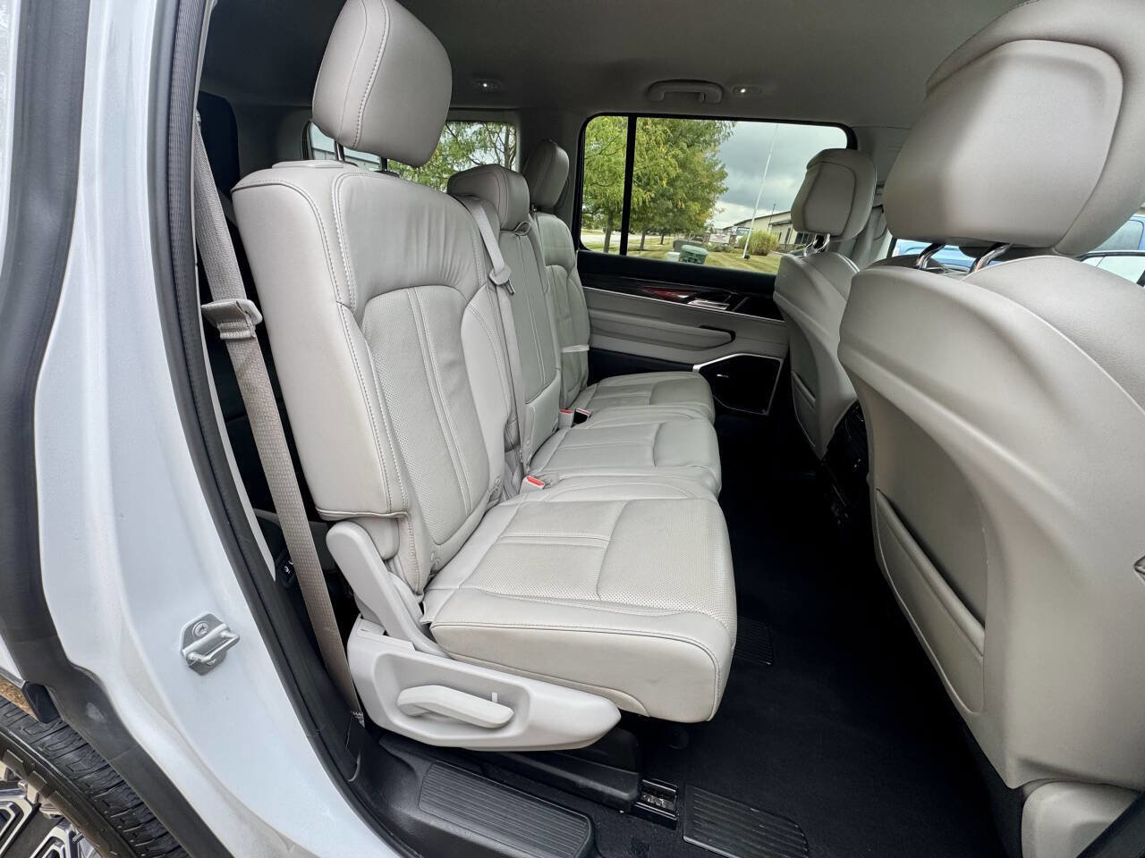 Used 2022 Jeep Wagoneer Series III image 37