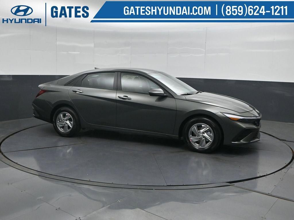 New 2026 Hyundai Elantra SE FWD image 1