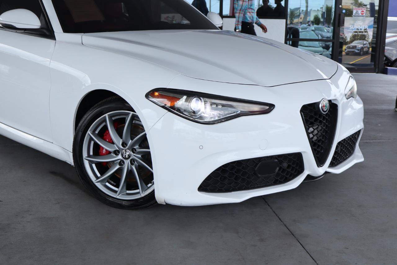 Used 2022 Alfa Romeo Giulia Sprint RWD image 2