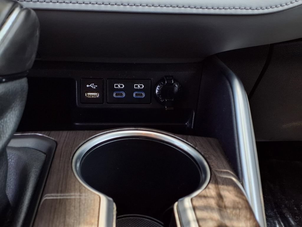 Used 2022 Toyota Highlander Limited FWD image 10