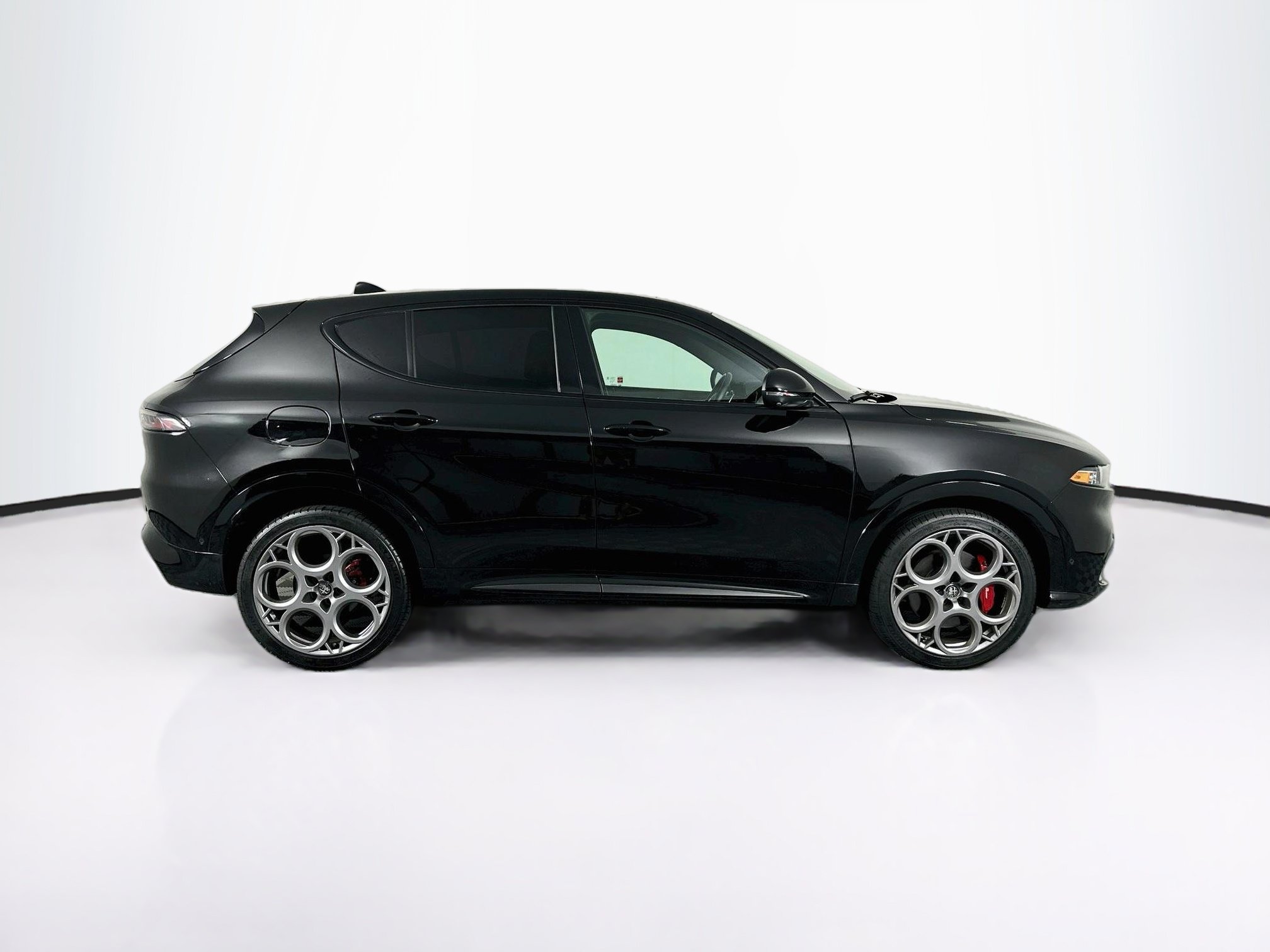 Used 2025 Alfa Romeo Tonale w/ Premium Package AWD/4WD image 10