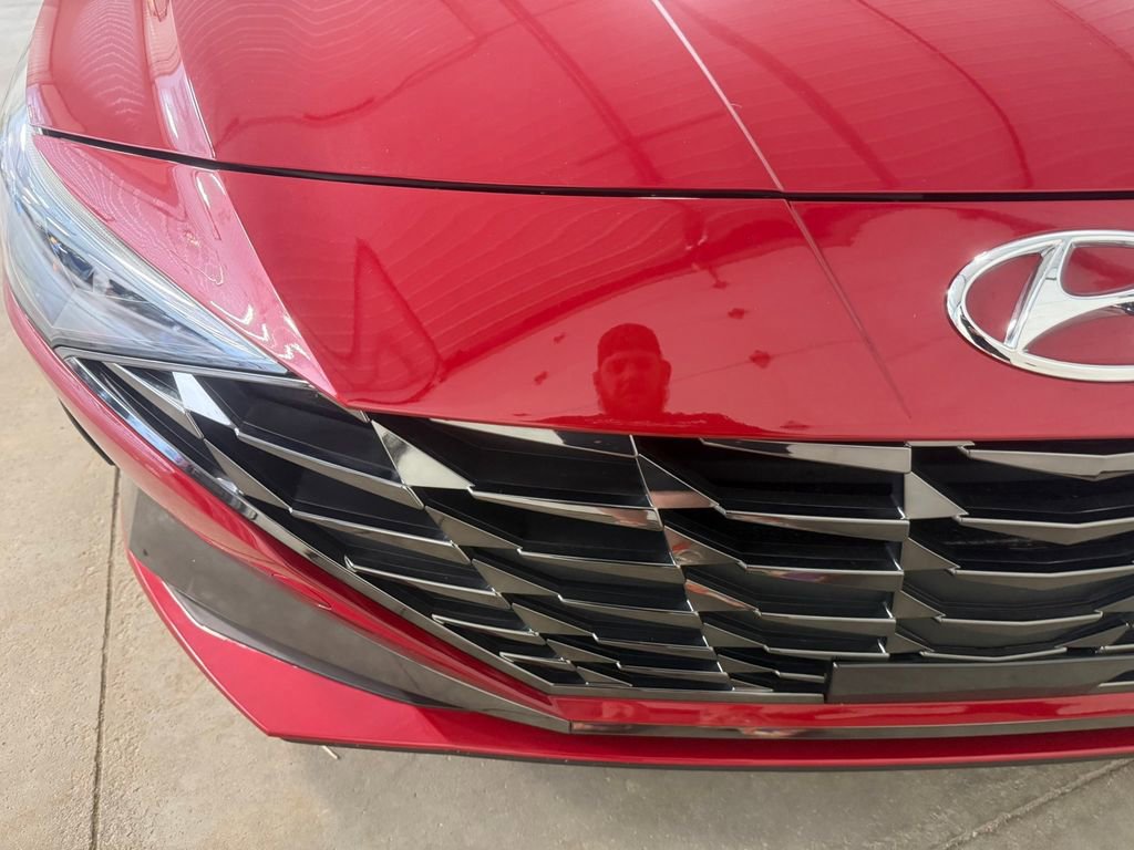 Certified 2023 Hyundai Elantra Limited w/ Cargo Package FWD image 5