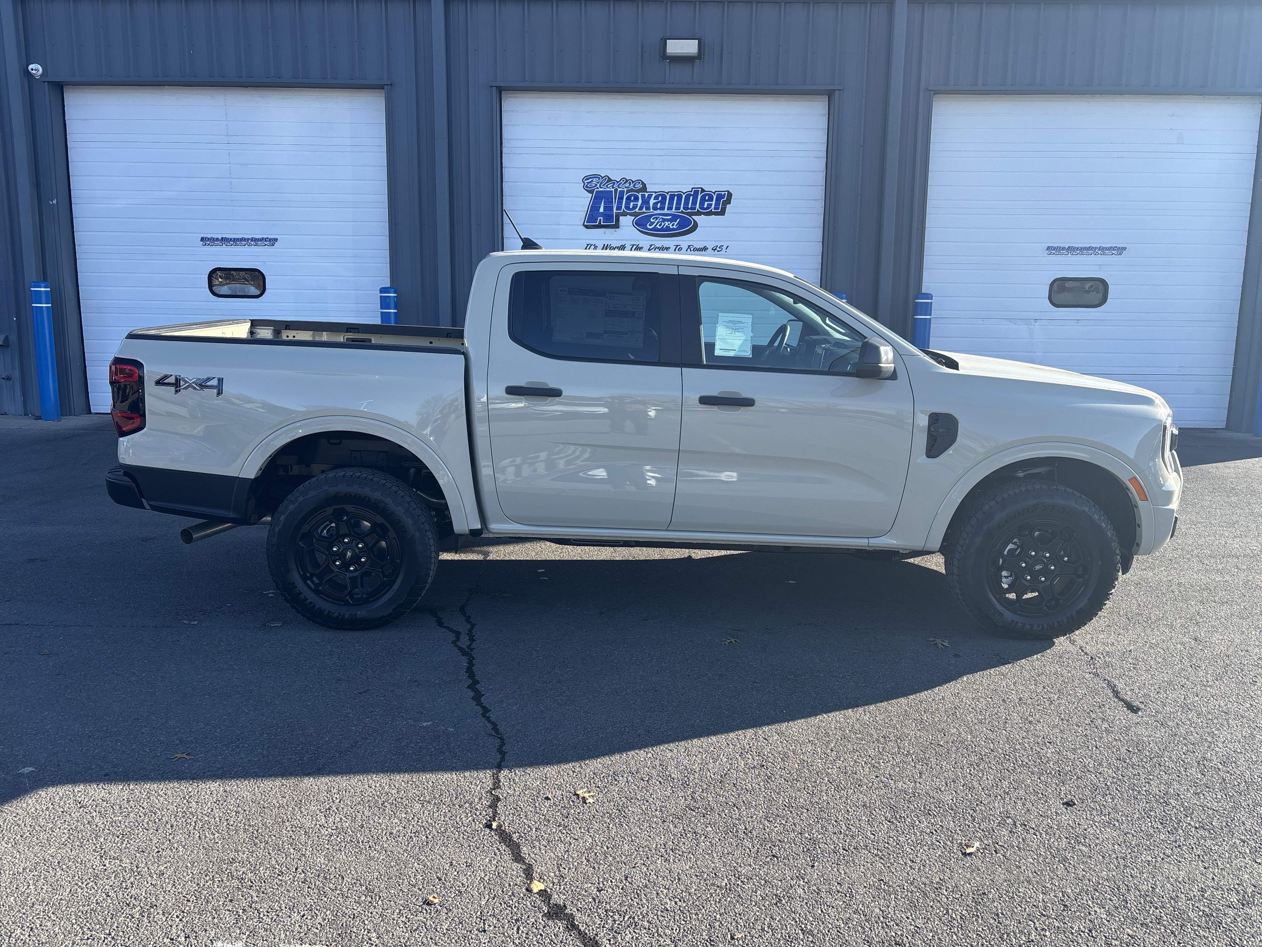 New 2025 Ford Ranger XLT w/ Black Appearance Package AWD/4WD video 2