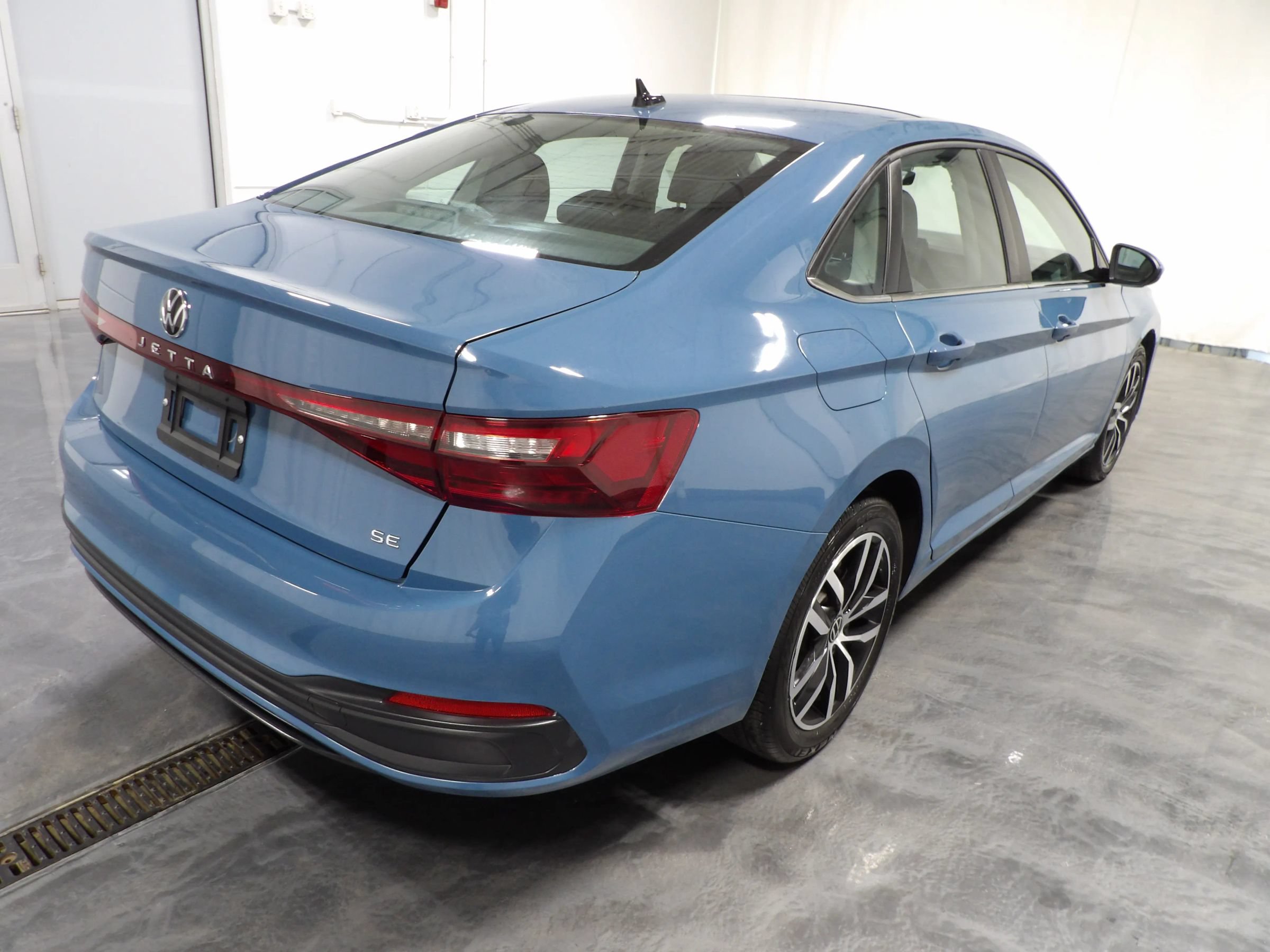 Used 2026 Volkswagen Jetta SE FWD image 6