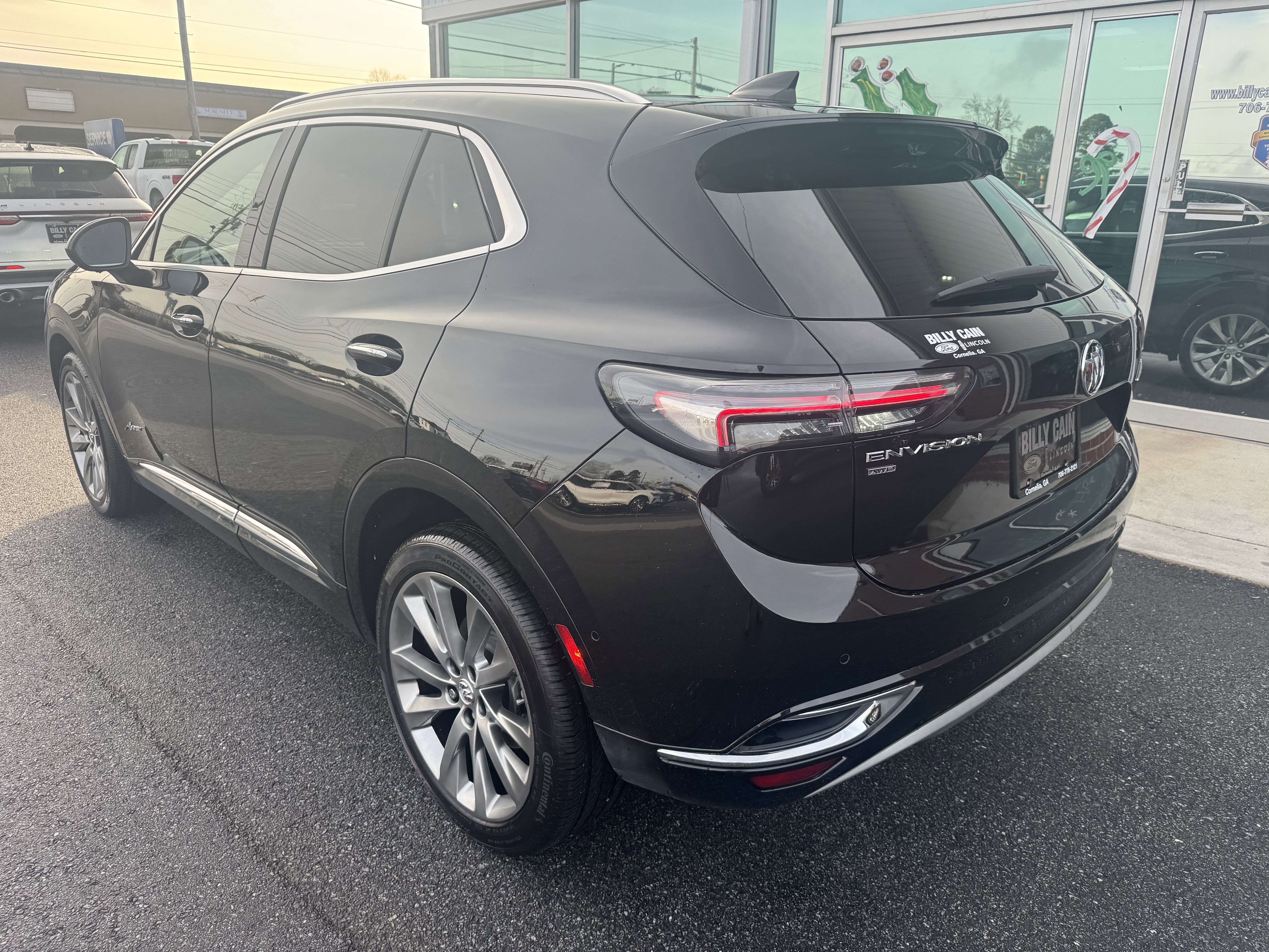 Used 2022 Buick Envision Avenir w/ Technology Package II AWD/4WD image 2