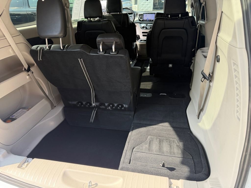 Certified 2024 Chrysler Pacifica Touring-L image 35
