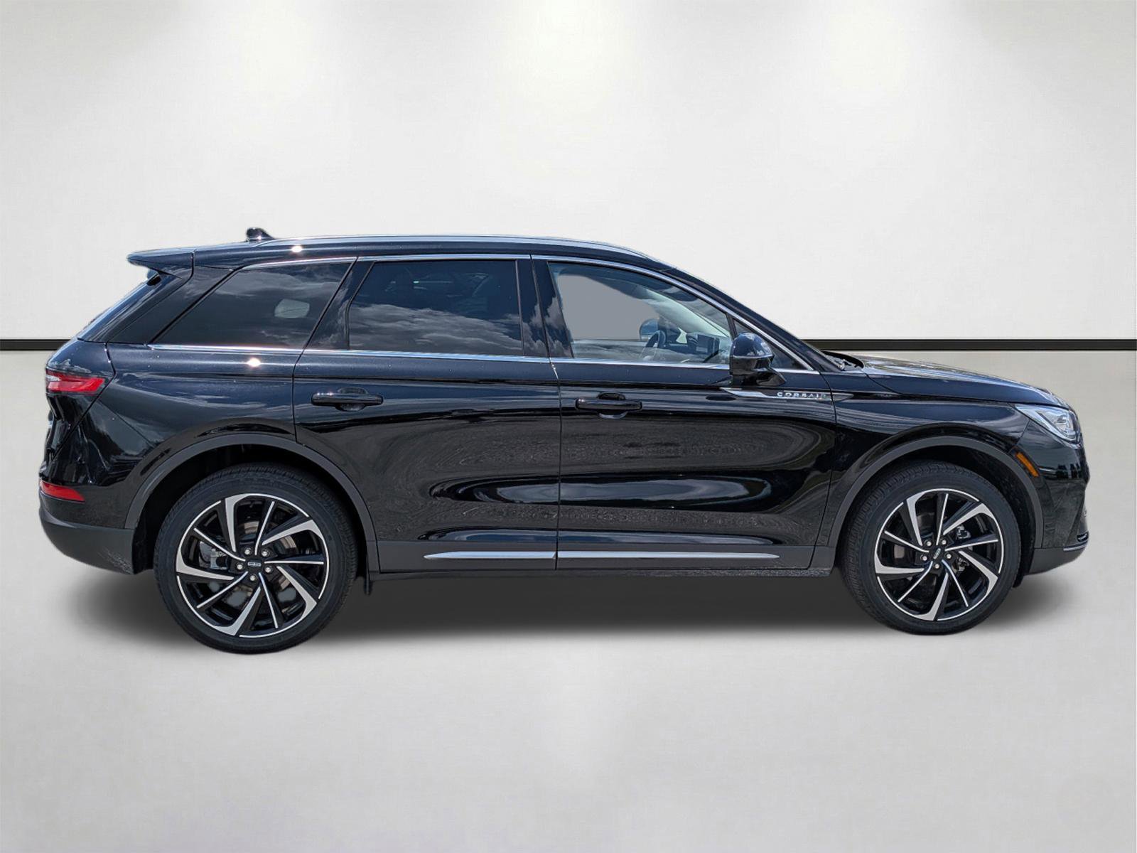 Used 2023 Lincoln Corsair Reserve w/ Equipment Group 201A image 3