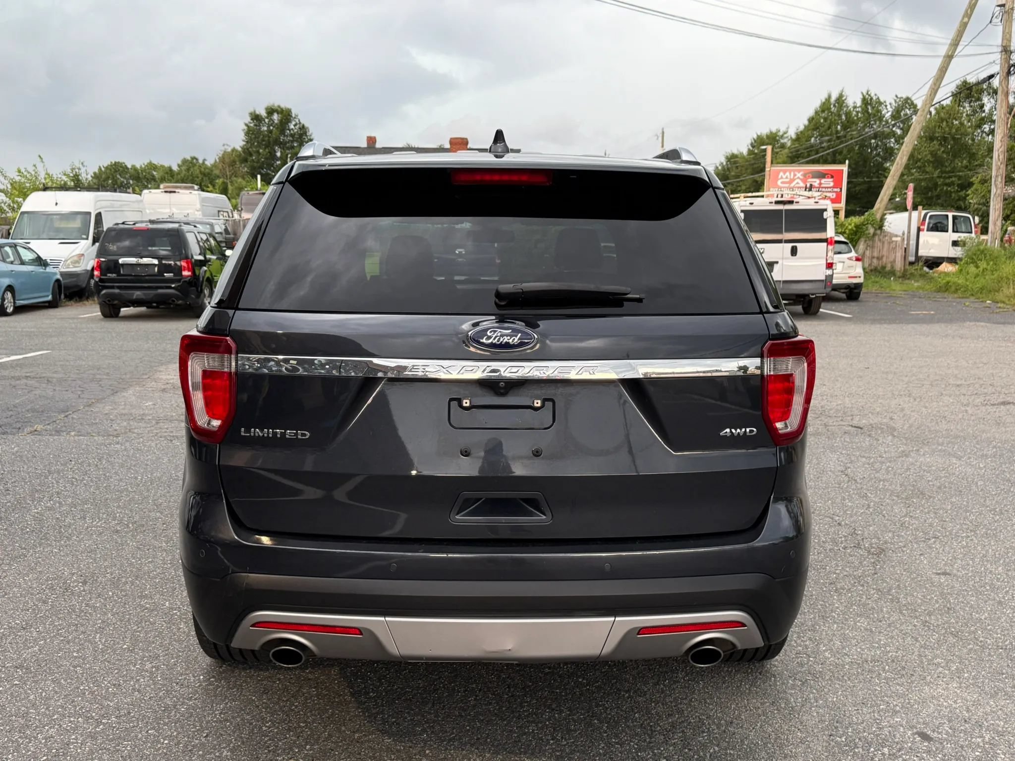 Used 2017 Ford Explorer Limited w/ Equipment Group 301A AWD/4WD image 12