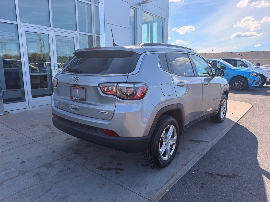 Used 2023 Jeep Compass Latitude w/ Convenience Group AWD/4WD image 13