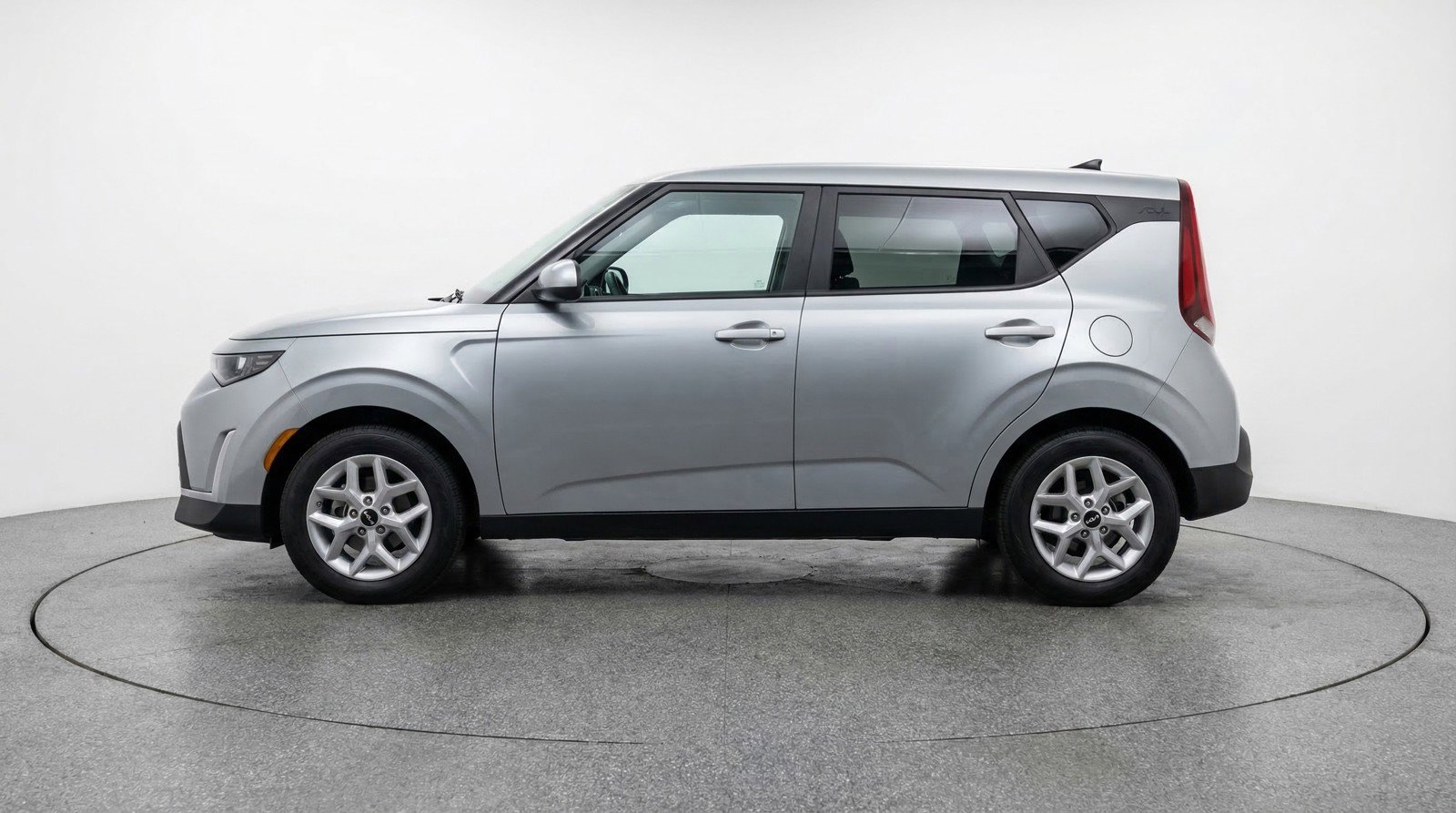 Used 2025 Kia Soul LX w/ LX Technology Package image 5