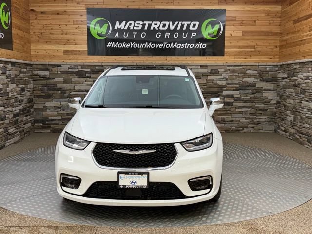 Used 2022 Chrysler Pacifica Limited FWD video 3