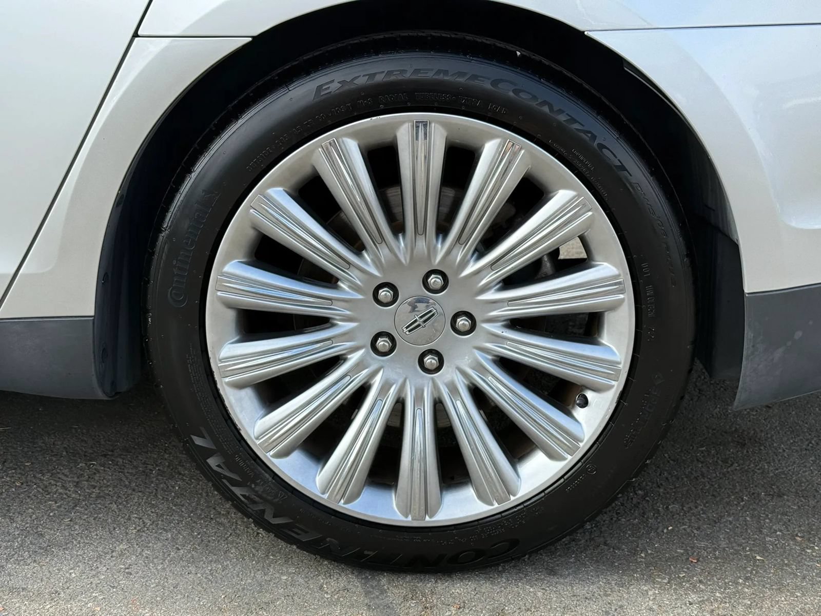 Used 2013 Lincoln MKS FWD image 12