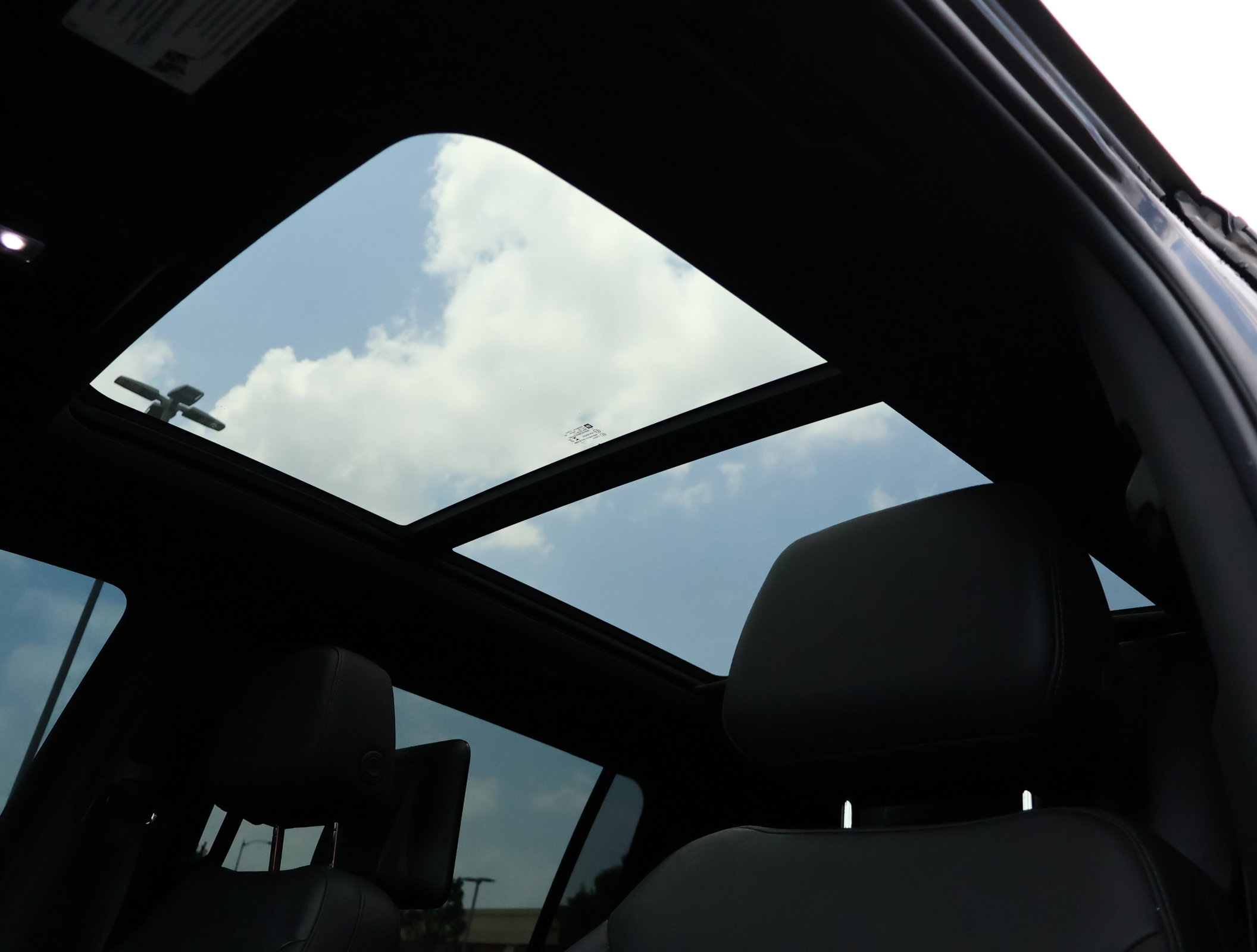 Used 2021 Chevrolet Suburban Z71 w/ Rear Media and Nav Package AWD/4WD image 23