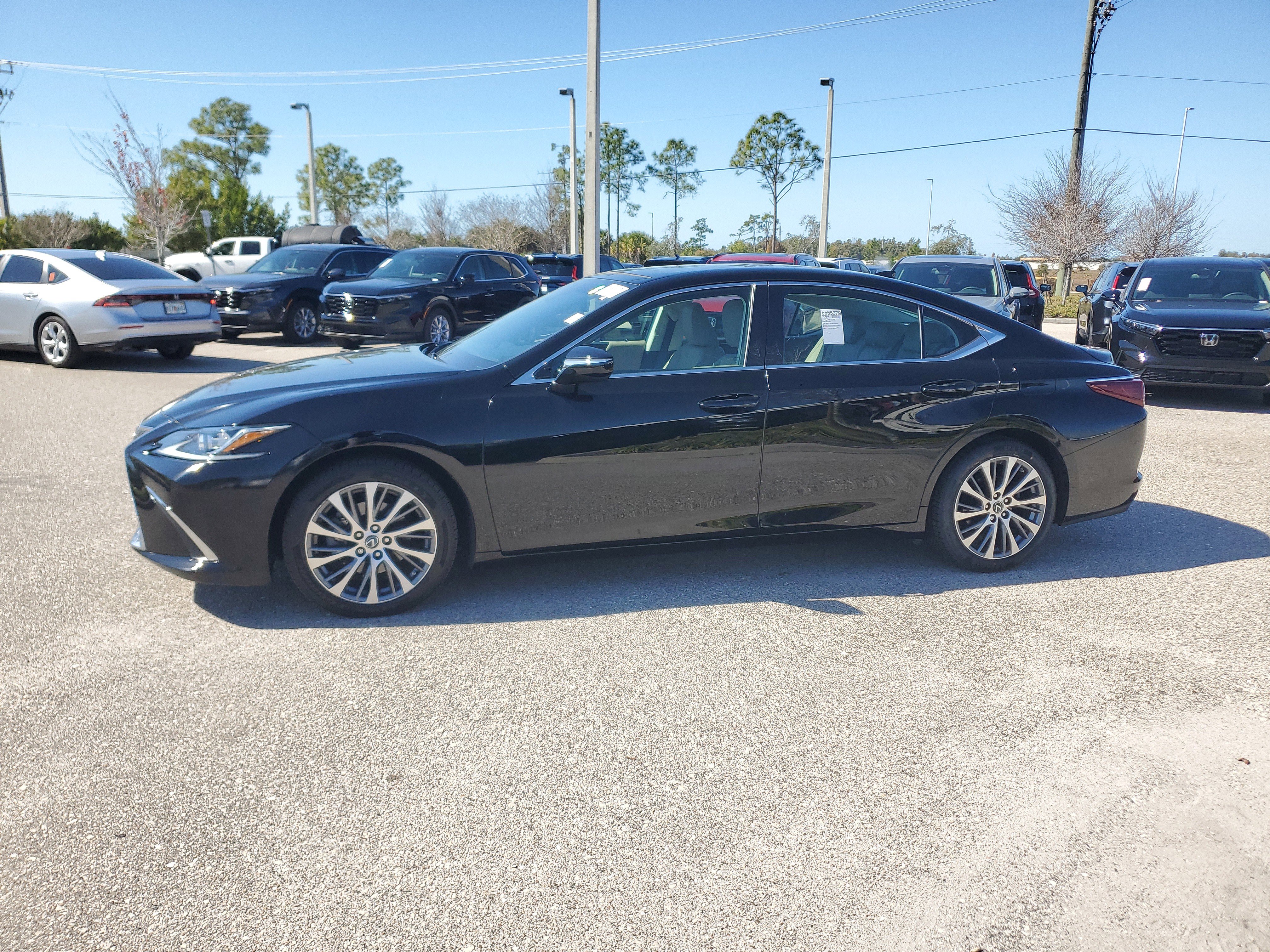 Used 2019 Lexus ES 350 w/ Premium Package image 3