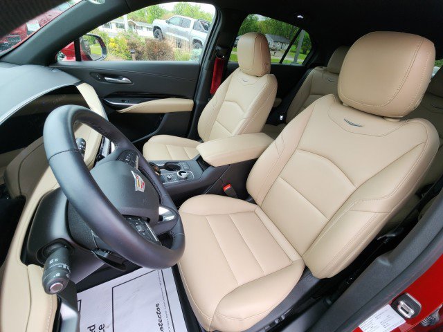 Used 2024 Cadillac XT4 Luxury image 32