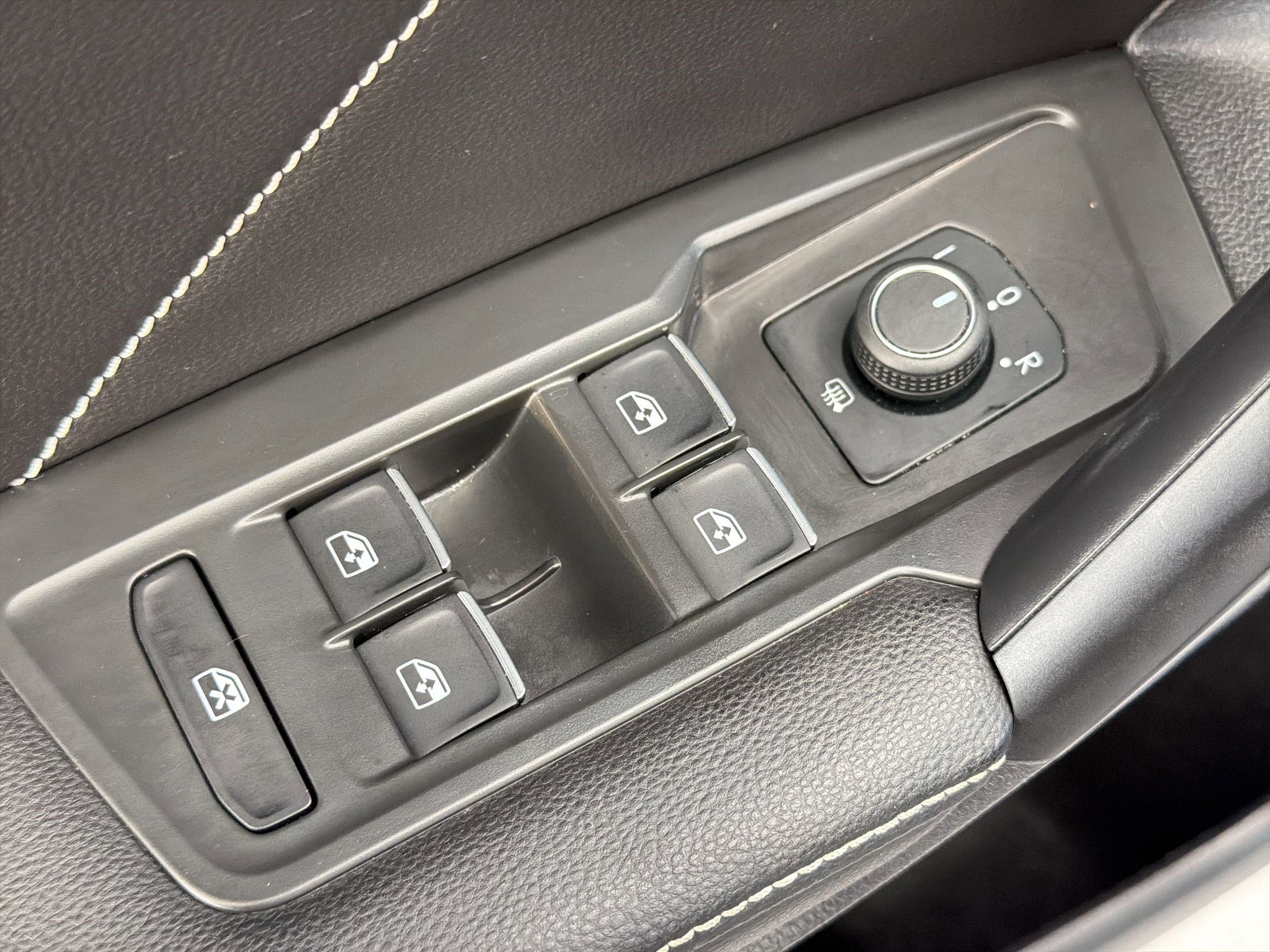 Used 2024 Volkswagen Tiguan SE R-Line FWD image 13